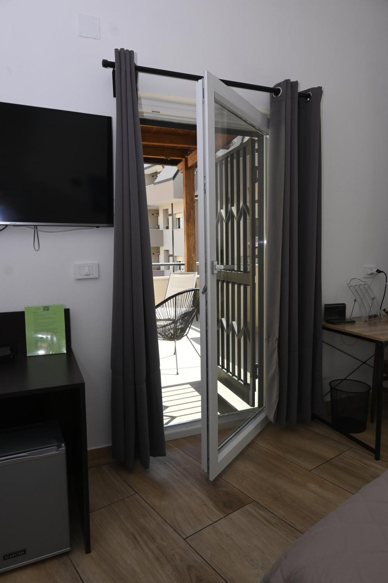 Zeta Rooms Caserta Bagian luar foto