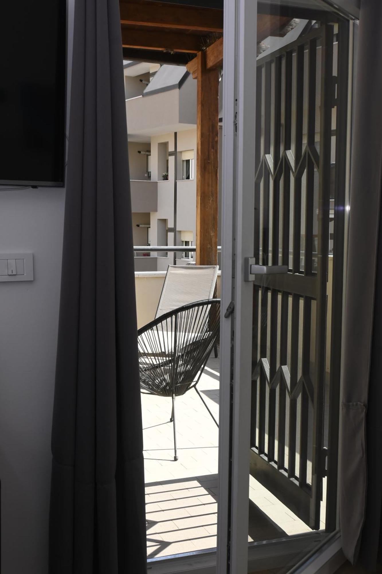 Zeta Rooms Caserta Bagian luar foto